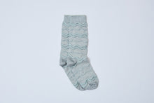 画像をギャラリービューアに読み込む, Tokone×MEGMIURA WARDROBE Wavy stripe socks Lame Gray