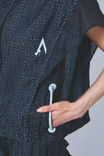 画像をギャラリービューアに読み込む, Perforated nylon jacket 2colors