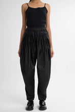 画像をギャラリービューアに読み込む, Leather like Tuck Pants Black