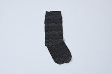 画像をギャラリービューアに読み込む, Tokone×MEGMIURA WARDROBE Wavy stripe socks Lame Black