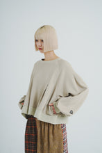 画像をギャラリービューアに読み込む, Tucked Sweatshirt Beige