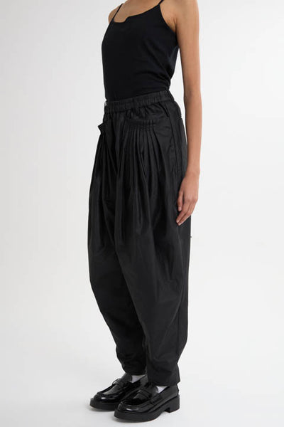 Leather like Tuck Pants Black