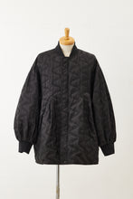 画像をギャラリービューアに読み込む, Reversible Quilted Ma-01 Ecru×Black
