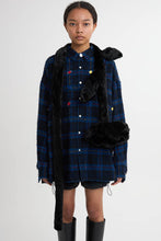 画像をギャラリービューアに読み込む, Flower Muffler Black far
