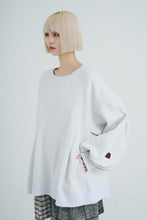 画像をギャラリービューアに読み込む, Tucked Sweatshirt Light Gray
