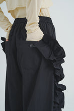 画像をギャラリービューアに読み込む, Frill  Pants  Black
