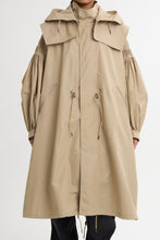 画像をギャラリービューアに読み込む, 2WAY Pin tuck Leather like Nylon Long Mods coat　Beige
