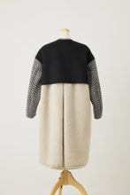 画像をギャラリービューアに読み込む, Far Collarless Long P coat　Ecru×Check
