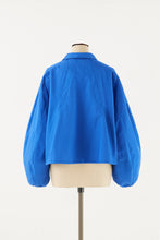 画像をギャラリービューアに読み込む, Linen Blue Short Coach Jacket
