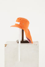 画像をギャラリービューアに読み込む, Safari hat Orange
